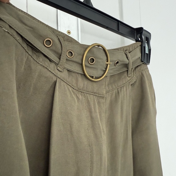 House of Harlow Olive Green Top and Bottom Set in XS - Picture 8 of 9